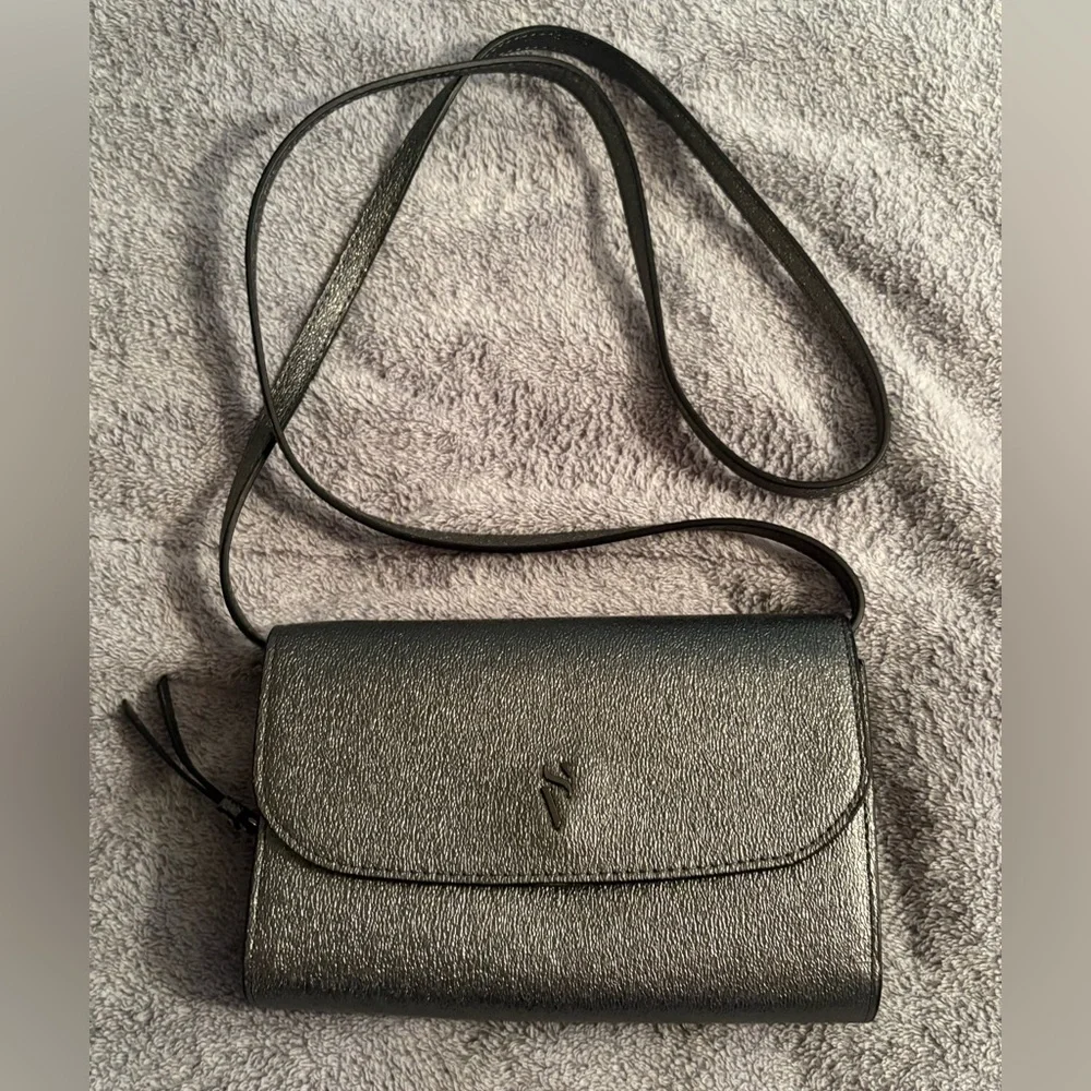 Simply Vera Vera Wang Signature Mini Crossbody Purse Shimmery Metallic Silver - Picture 2 of 5